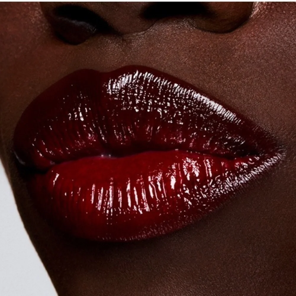 MAC *To The Extreme*. Versicolour Varnish Cream Lip Stain